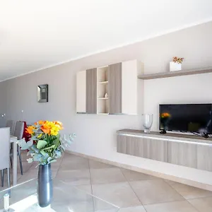 Apartment Le Midi 8 By Estates Cannes