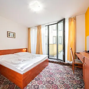 Otel De Luxe