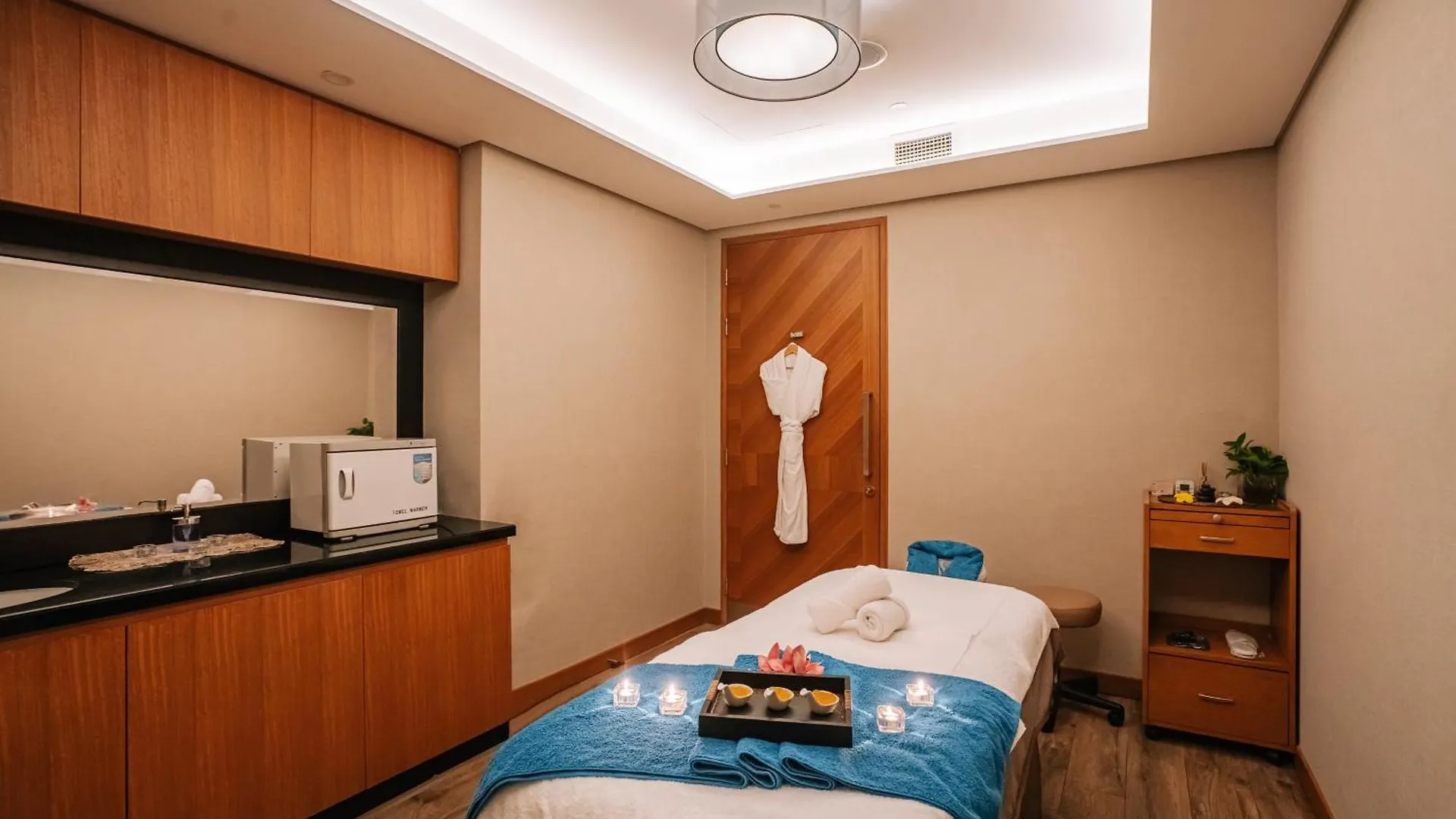Hotel Doubletree By Hilton Dubai - Business Bay 4*,